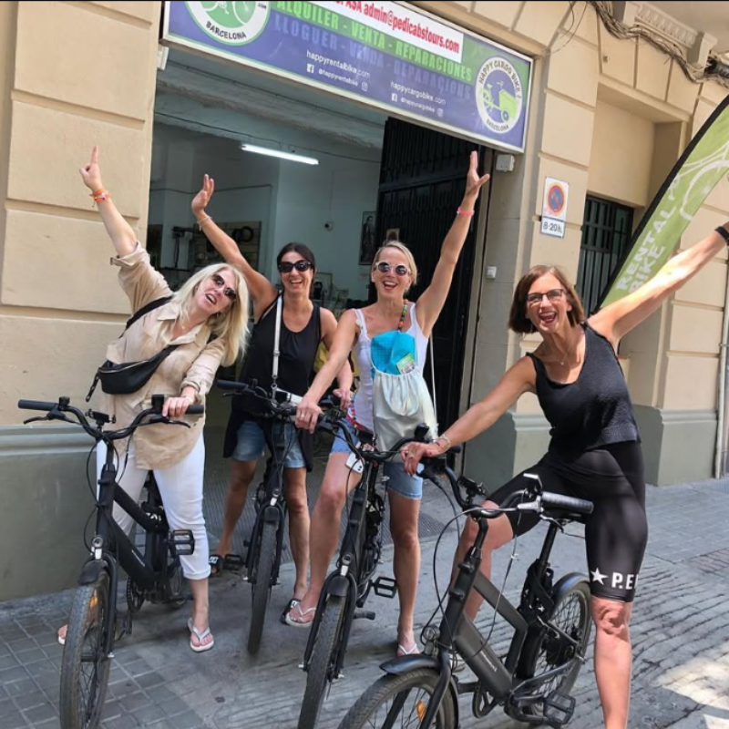 Girls ready to star its experience with electric bike from Happy Rental Bike